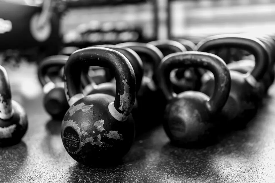 Entrenar HYROX sin el equipo completo